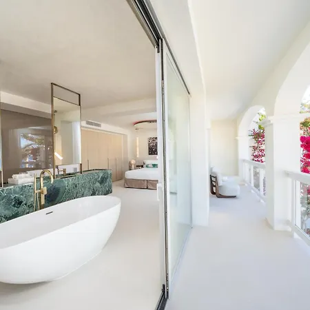 Destino Five Ibiza - 5-star Grand Luxe (adults Only) מלון